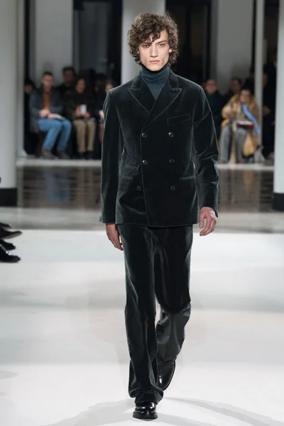Look 46